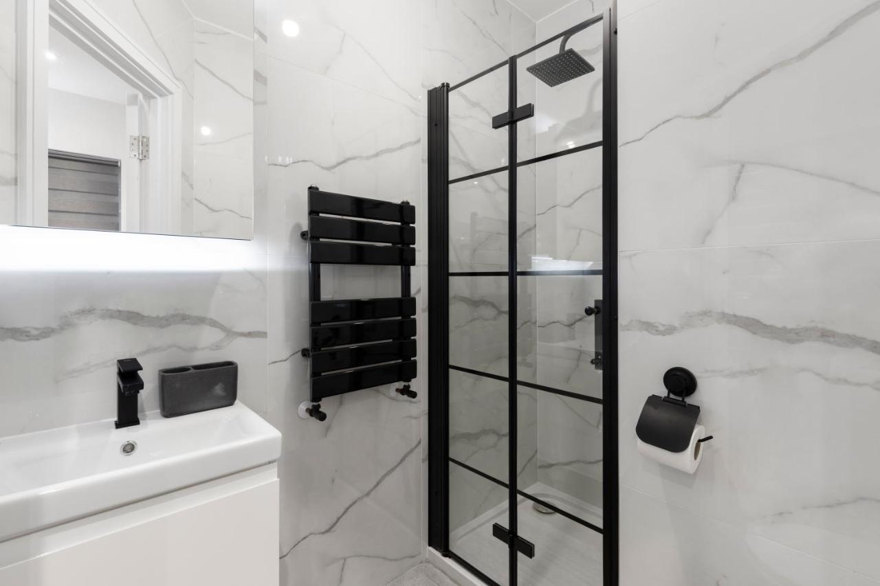 The Hyde Star London Vivian Avenue 3-Bed Oasis With Garden 아파트 외부 사진